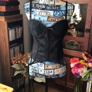 Delicates bustier with garters.